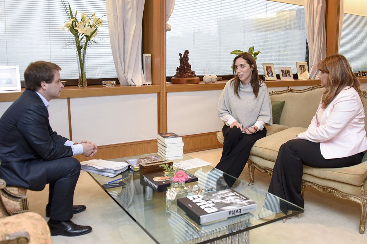 Alex Cambell, Maria Eugenia Vidal y Erica Revilla