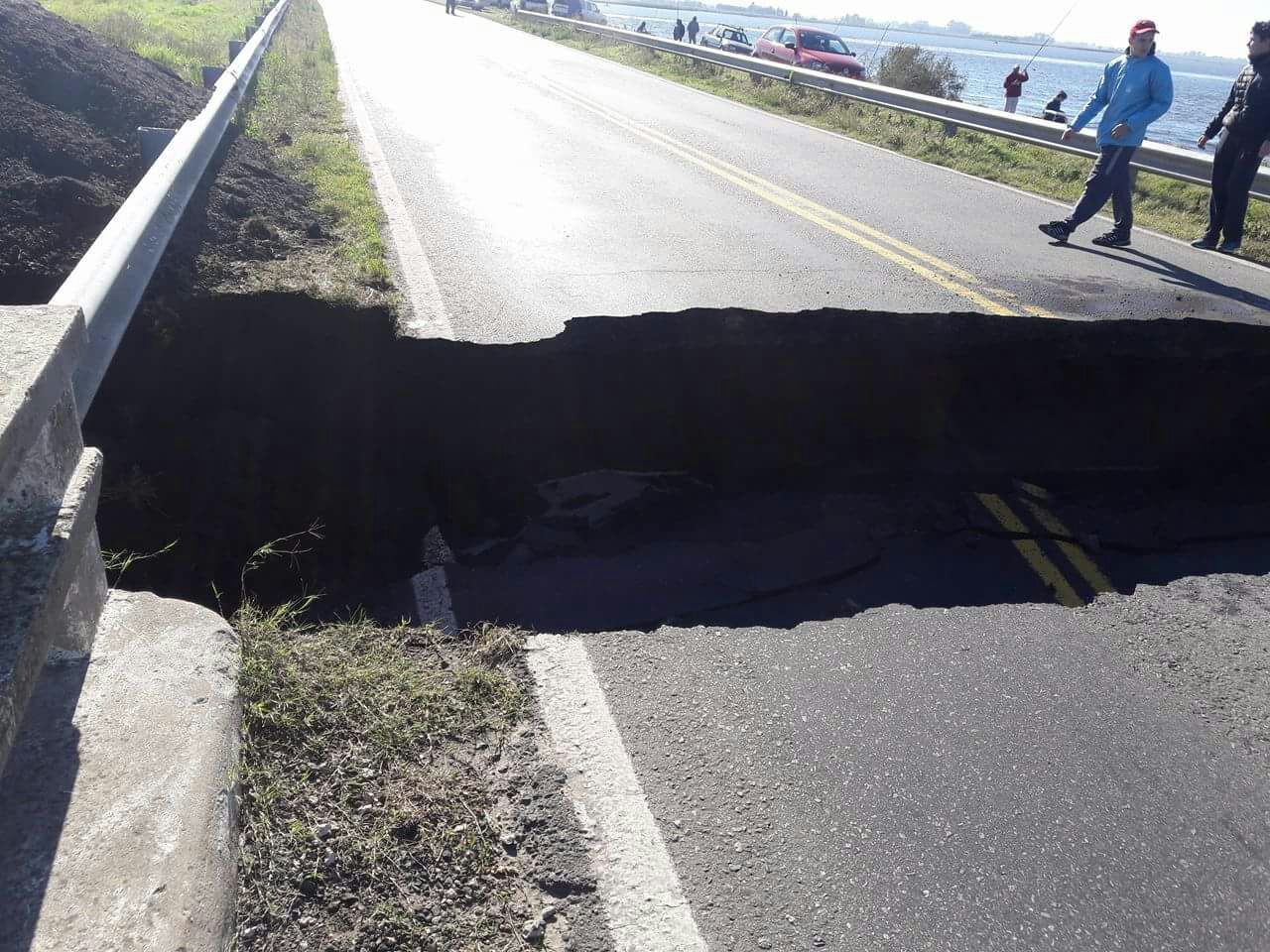 ULTIMO MOMENTO – Se derrumbo un tramo de la Ruta 188 entre Junin y Lincoln Puente Ruta188