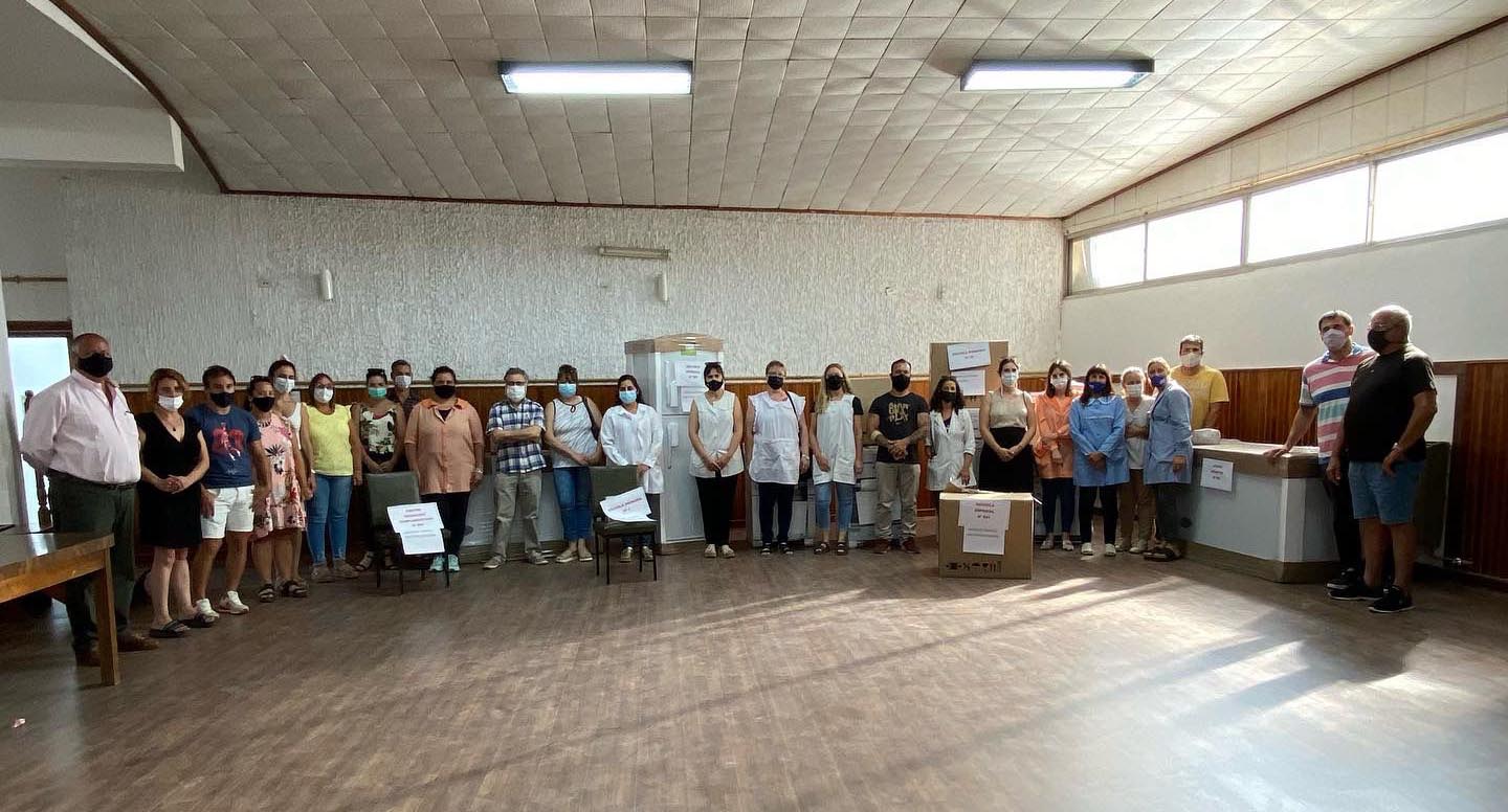 entrega equipos escuelas